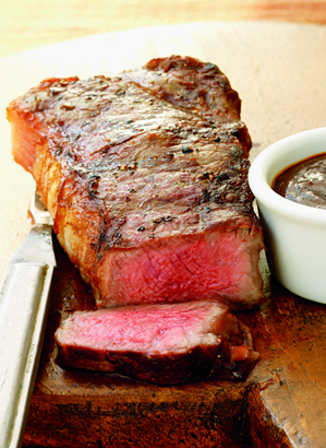 sirloin-steaks-with-barbecue-sauce