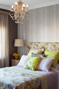 decorating-with-florals_bedroom