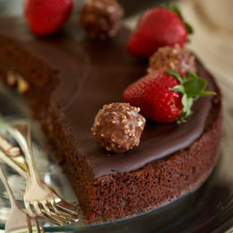 LINDT-CHOCOLATE-CAKE