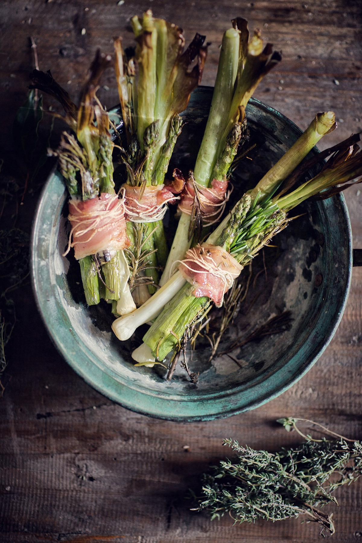 ROASTED-ASPARAGUS-AND-LEEKS-WITH-ANCHOVY-AND-BACON