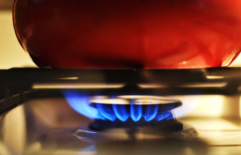 4 money saving tips for winter - gas stove