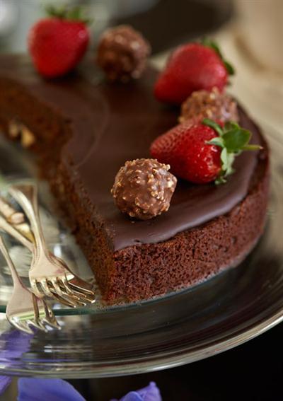 BROWNIE CAKE WITH GANACHE TOPPING