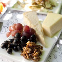 CHEESE BOARD WITH SUGARED PECANS