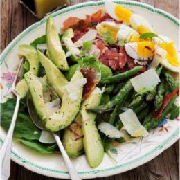WARM WINTER SPINACH SALAD WITH AVO