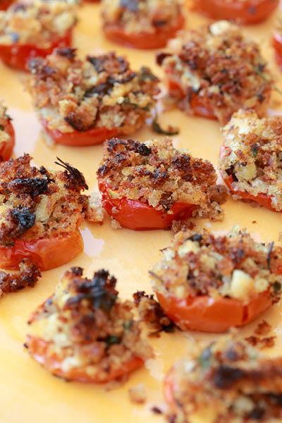 BAKED TOMATOES WITH BREADCRUMBS