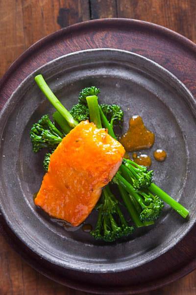 CLEMENGOLD GLAZED SALMON WITH TENDER STEM BROCCOLI