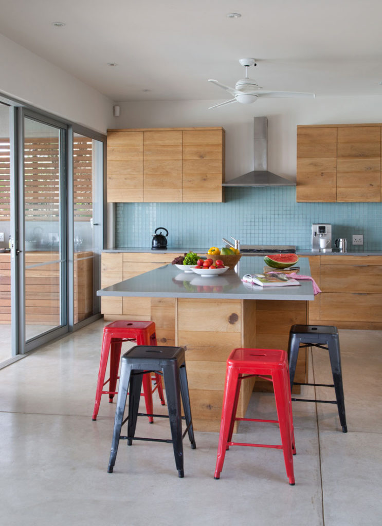 beach house kitchen - contemporary beach house