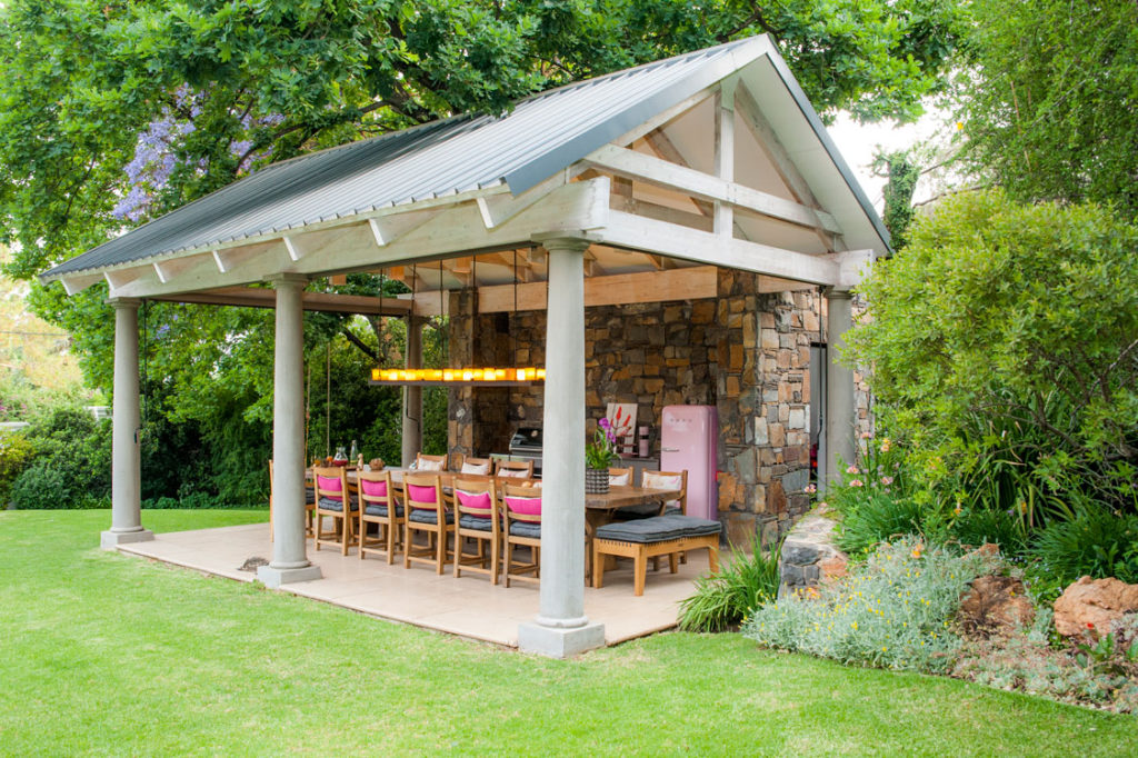 Outdoor area poolhouse - SA Garden and Home