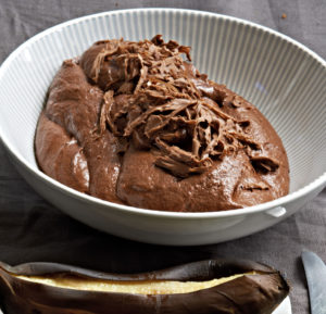 OAK-SMOKED-CHOCOLATE-MOUSSE-WITH-BRAAIED-BANANAS