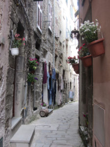 A quaint alley in Corniglia.