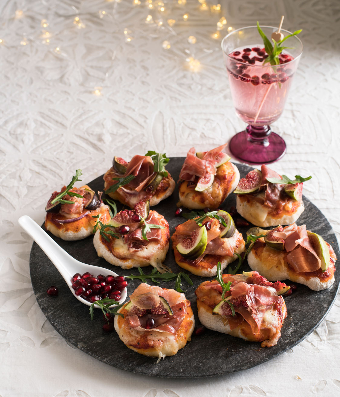 FESTIVE PARTY SNACK: A COCKTAIL AND BITE-SIZED PIZZAS | SA Garden and Home