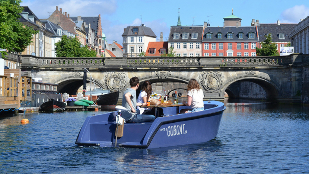 Copenhagen_solar powered boat