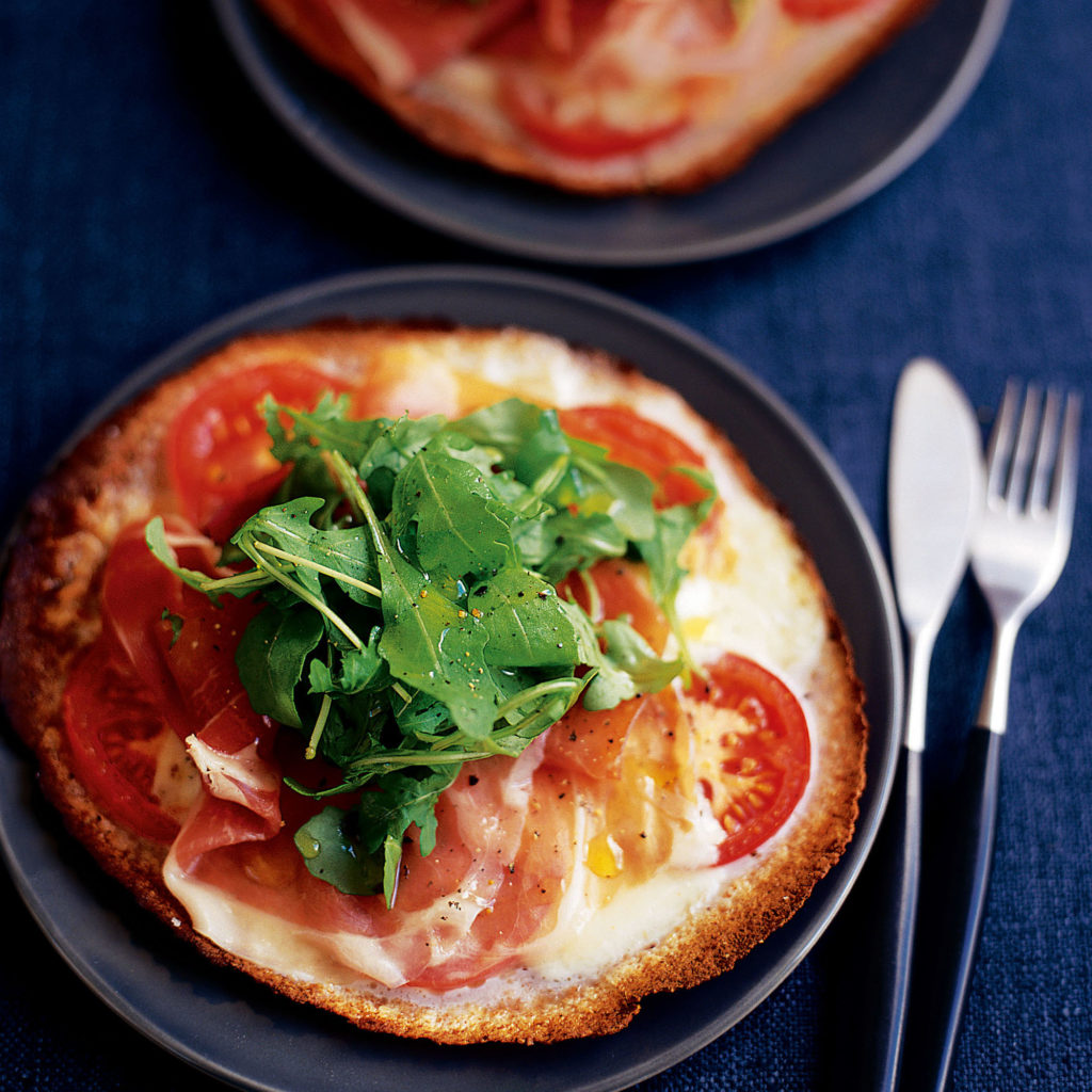 https://www.womanandhomemagazine.co.za/recipes/mozzarella-parma-ham-and-rocket-pizza-recipe