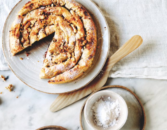 Spiced apple phyllo coil