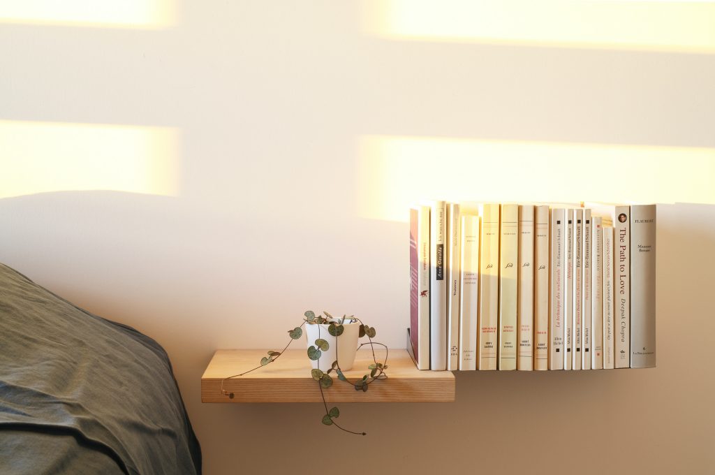 floating bookshelf