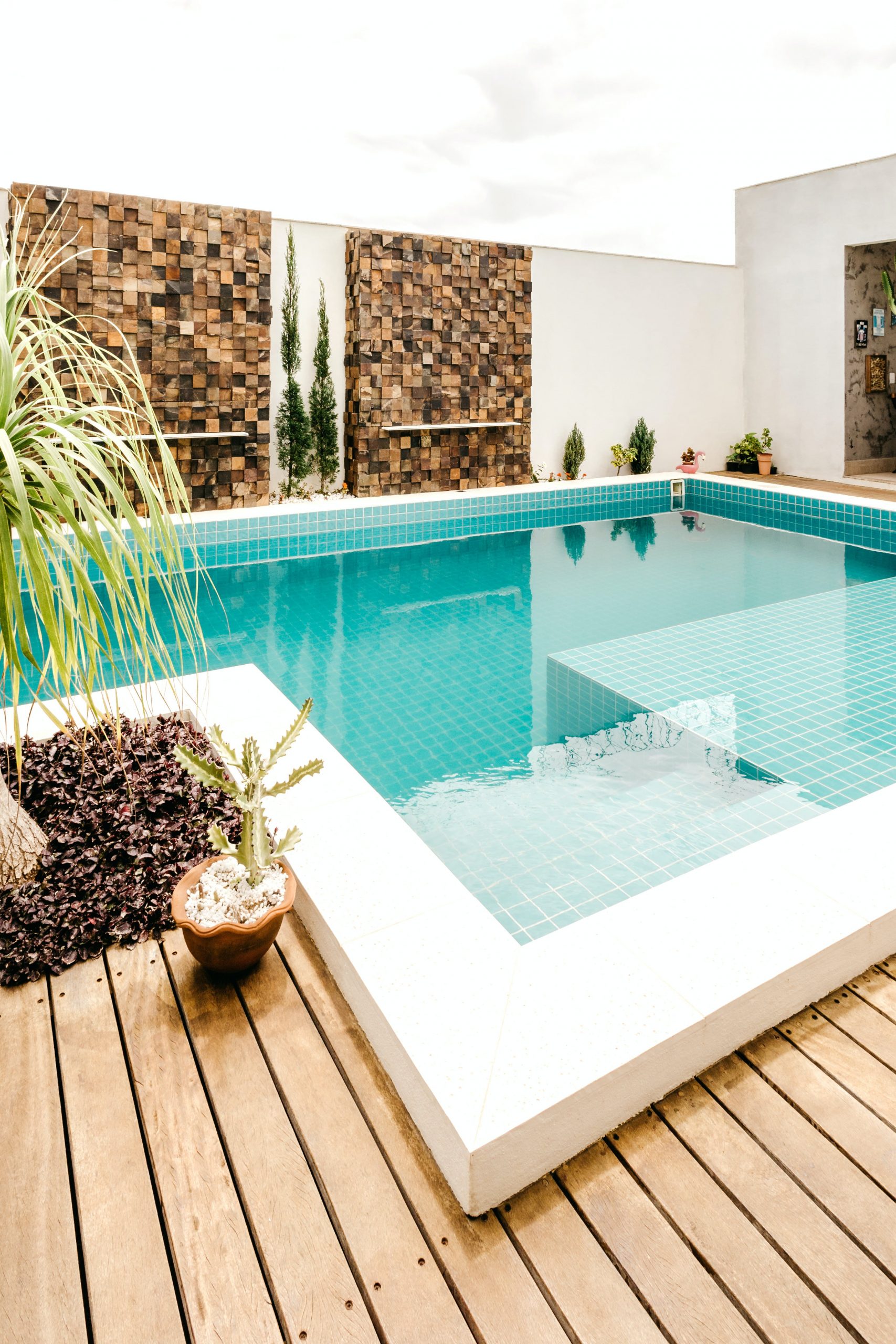 Tips for creating the perfect pool area