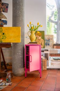 From small screen to decor scene – inventive room sets to bring emojis to life!