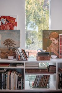 From small screen to decor scene – inventive room sets to bring emojis to life!