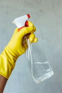 The benefits of cleaning with lemon water