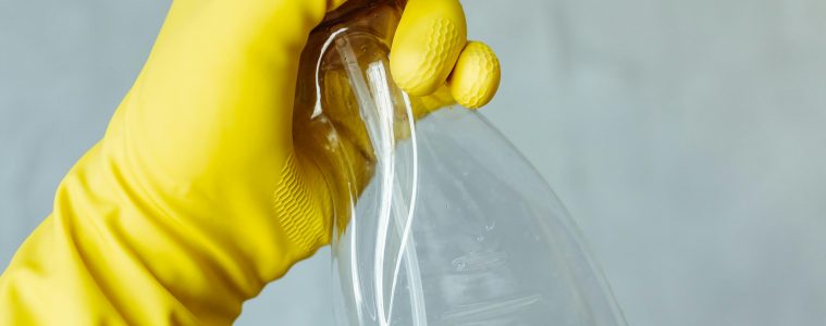The benefits of cleaning with lemon water