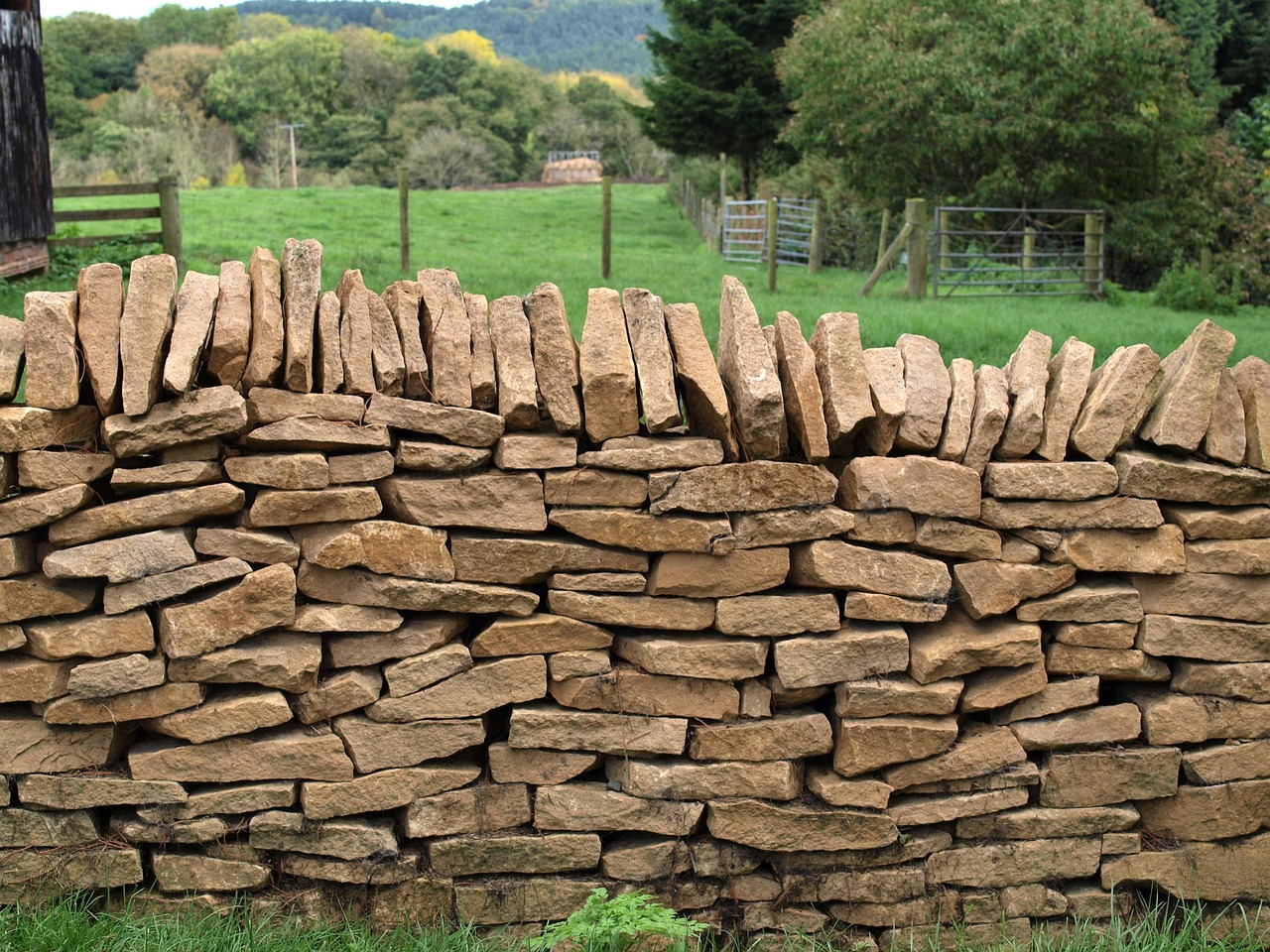 dry-stone-wall-2834780_1280