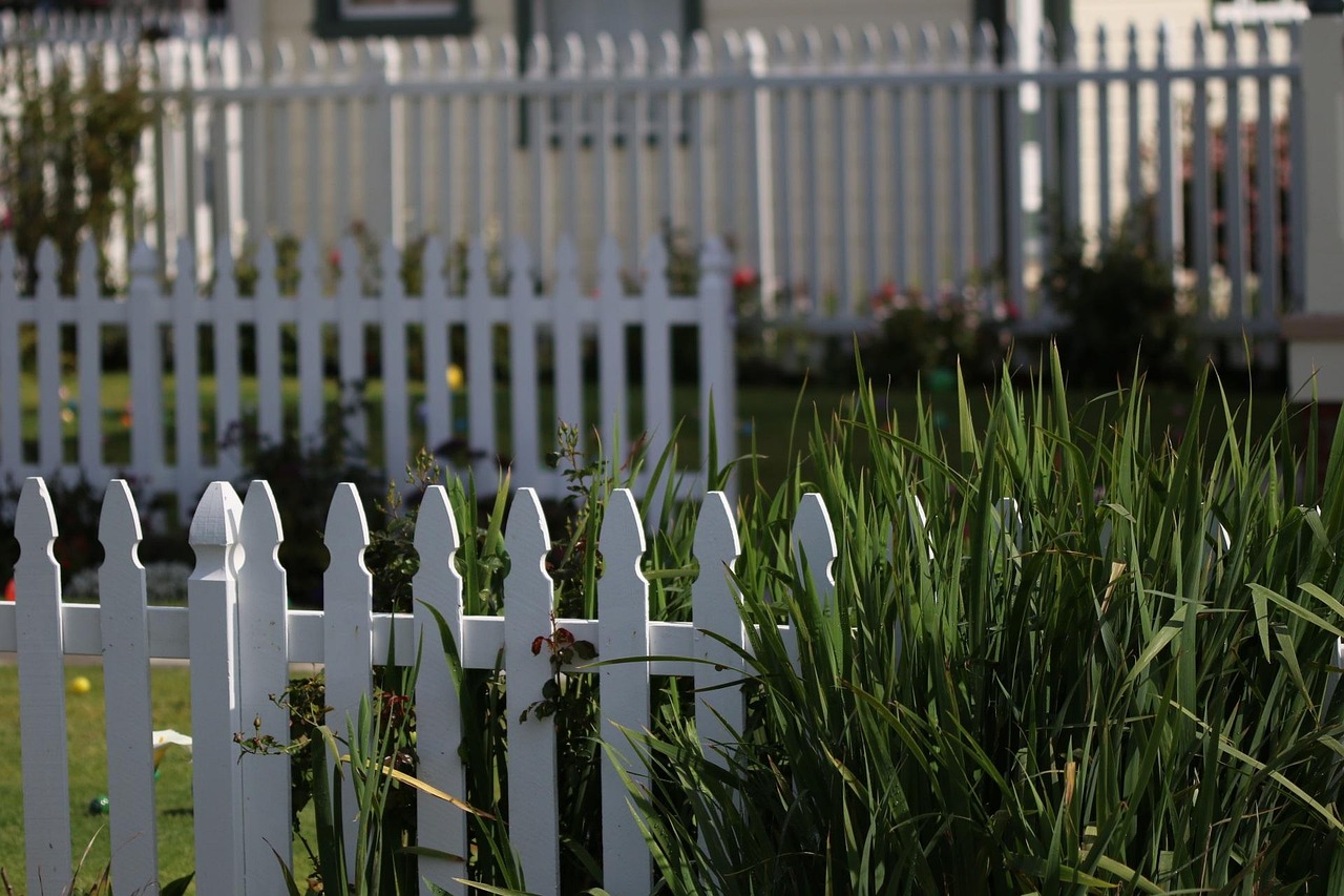 white-picket-fence-2454649_1280