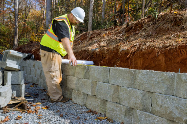 mounting retaining walls using cement blocks