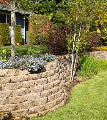 Cobblestone brick retaining wall