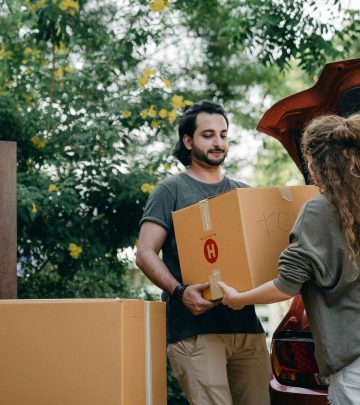 pexels-ketut-subiyanto-4246264